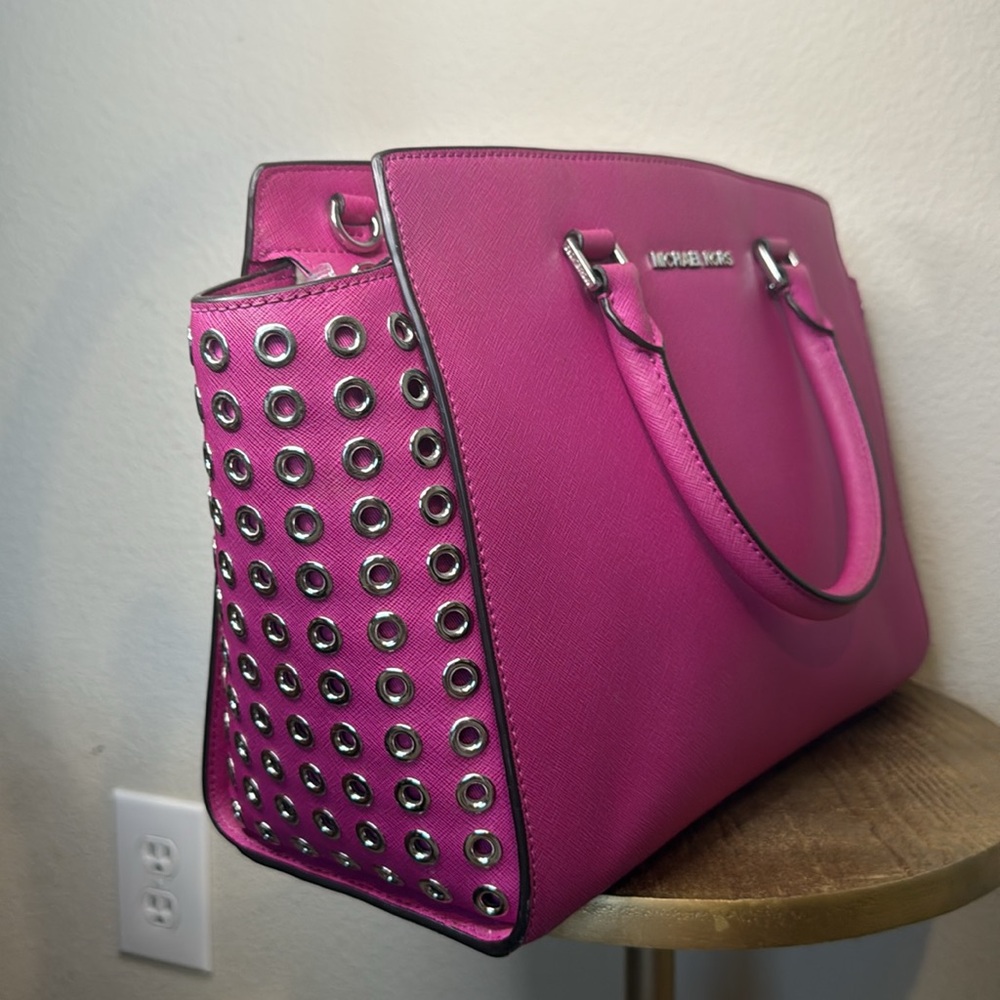 MICHAEL KORS SELMA Grommet
Saffiano Leather LG Satchel, Fuchsia pink, GUC - Picture 10 of 17